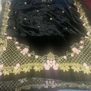 Elegant Black and Gold Long Sleeve valvet dress